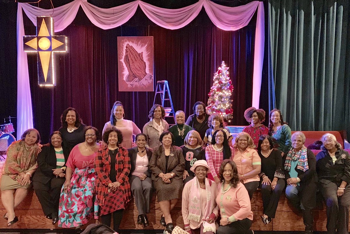 AKAOMODallas's tweet photo. One of the program targets of @akasorority1908 is #TheArts and today our #OmicronMuOmegaChapter members celebrated the arts by attending the play, “Black Nativity". #AKAOMO #OMOCelebratesTheArts #Excellence #AKA1908 https://t.co/35I6lyuNxJ
