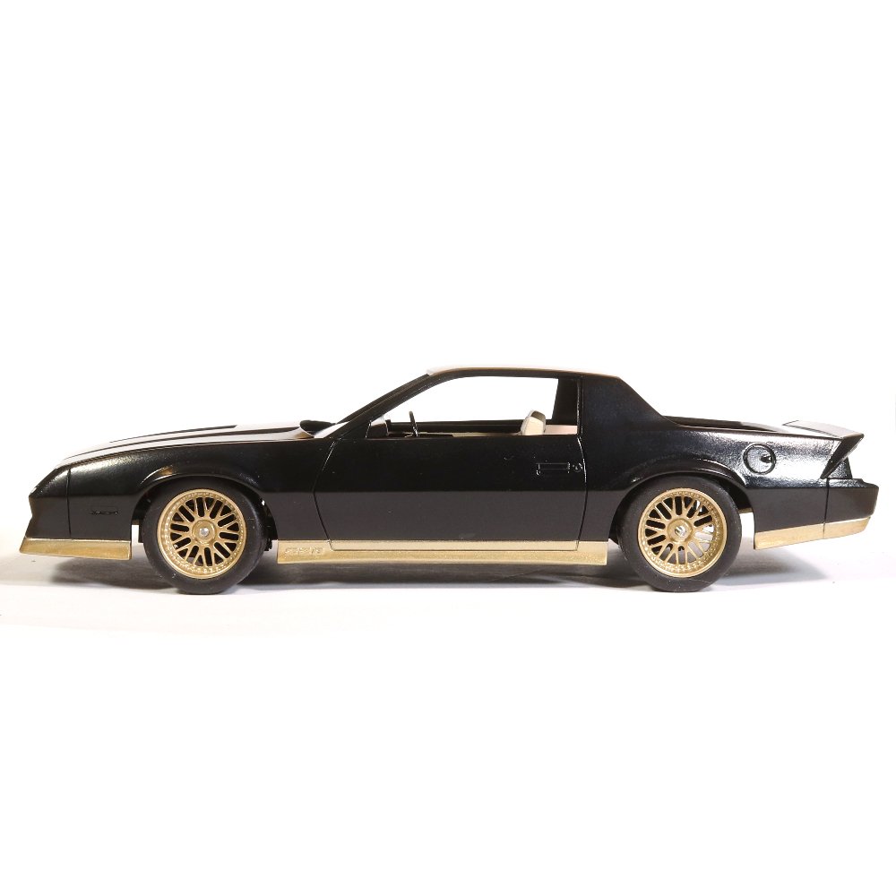 Make_It_RC's tweet image. Really digging the black and gold paint scheme. Should be able to take care of at least most of the orange peel still visible, at least I hope.🤞Chassis and ride height are now sorted out as well. I hope you all are having a great weekend. 👍 #rc #rcbuild #camaro