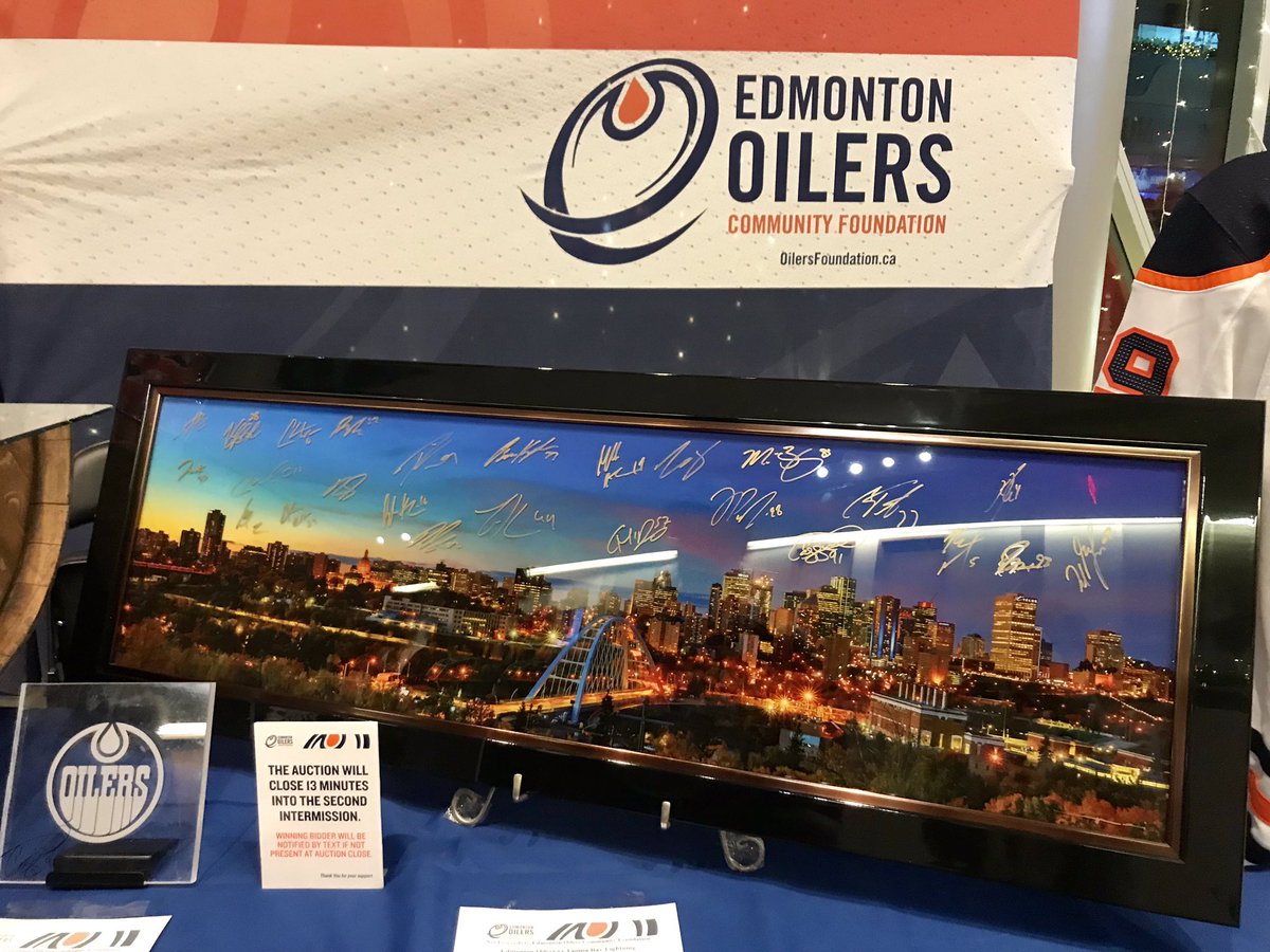SpectrumAuth's tweet image. Santa told us you made the nice list this year so why not stop by our auction tables tonight and treat yourself to some @EdmontonOilers memoriablia 😉 All proceeds from the auction items are donated to the @Oil_Foundation #gooilers #yeg #LetsGoOilers