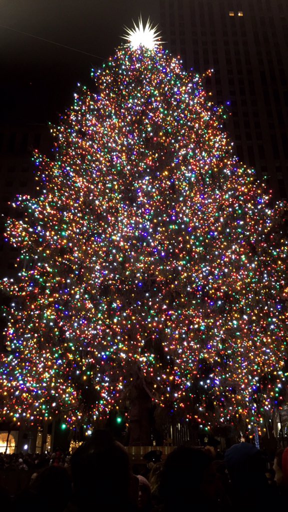 coco_sih's tweet image. #rockefellercentertreelighting ✨🎄🎄