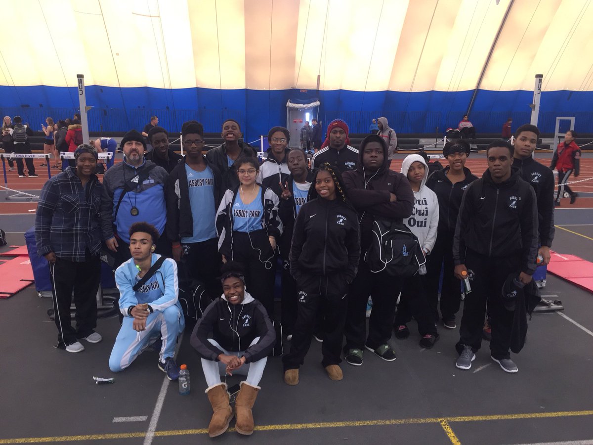 APHS Indoor Track Team🏁🏃🏾‍♀️🏃🏾‍♂️🏁 #performance passionpurpose #heartworkpaysoff @APSuperGray <a href="/sunshine1018/">Mikeisha Fuse</a> <a href="/AThomas127/">Angela D. Thomas</a> <a href="/JDortissant/">Jean Dortissant</a>
