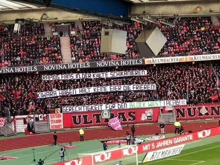 #Support von #Ultras vom 1. FC #Nürnberg beim BL-Spiel gegen den SC #Freiburg mit den Betroffenen des #Polizeikessels während des Wiener #Derbys zwischen Austria und Rapid am vergangenen Sonntag

#Rapidkessel #Polizeigewalt #Fankultur #StaatsfeindFan #Fanhilfe #SCR #FAK #FCN