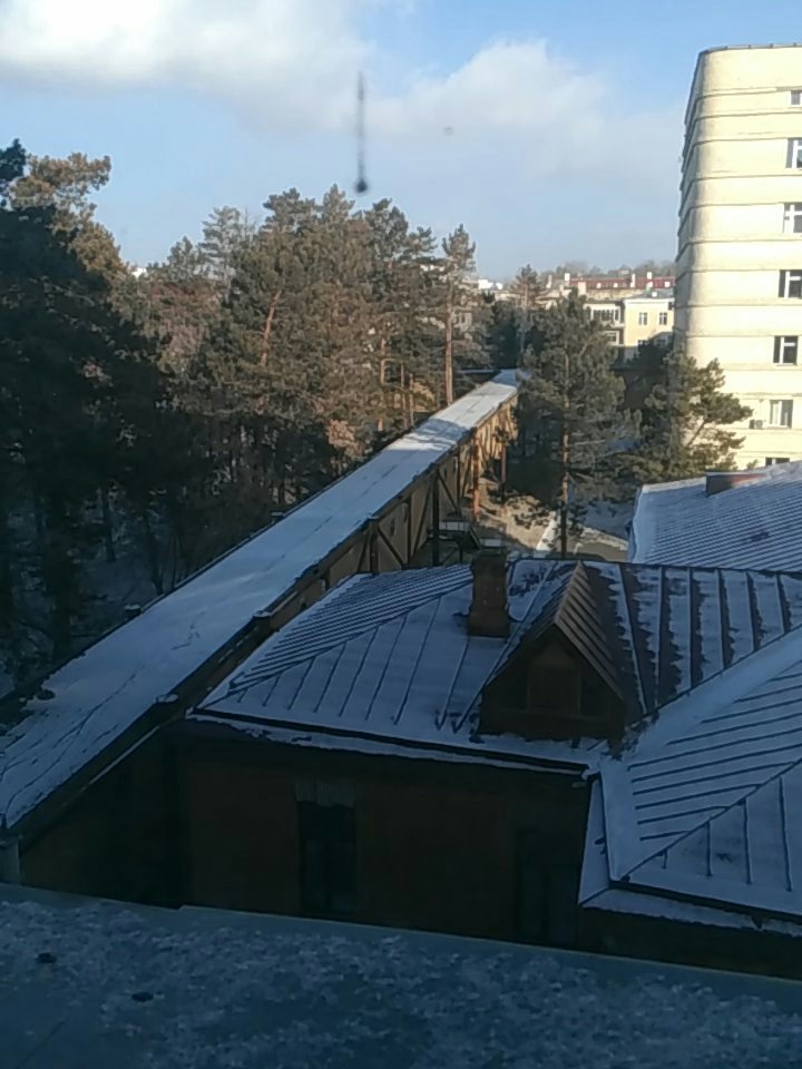 volfeev's tweet photo. Шло 23 декабря в Хабаровске .
За окном -25 и 1 см снега .
В новый год мы будем падать пьяными лицами не в снег ,а в стылую грязь ! 
Травмпункты держитесь https://t.co/Pz5uBUyfKC