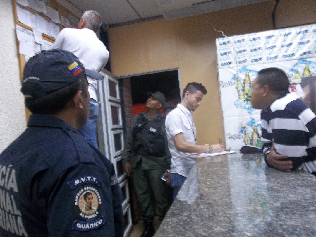 GuaricoSenades's tweet photo. #SabíasQué|| Es responsabilidad de la PNB, Policías Municipales y Estadales, Gobernaciones y Alcaldías coadyuvar en el desarrollo del Plan Integral de Supervisión Para las #ZonasLibresDeArmas y cumplir con la #LPCAM art 78 || #GuáricoZonaLibreDeArmas ||MIJPVenezuela @SENADESMIJP https://t.co/SQAGUbKxgK