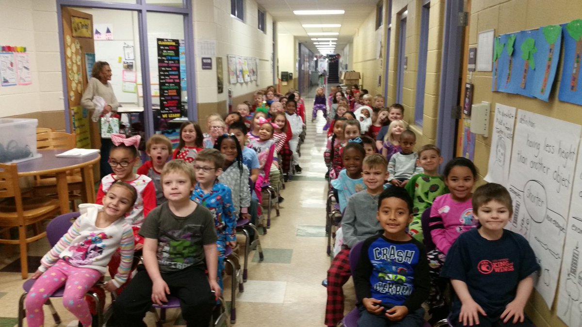 wildkinders's tweet photo. Having fun on the Polar Express! #ThisIsWe #MiddieRising #riseupteamwild @wildkinders @Wildwood_Tweets https://t.co/72WnDpFVlU