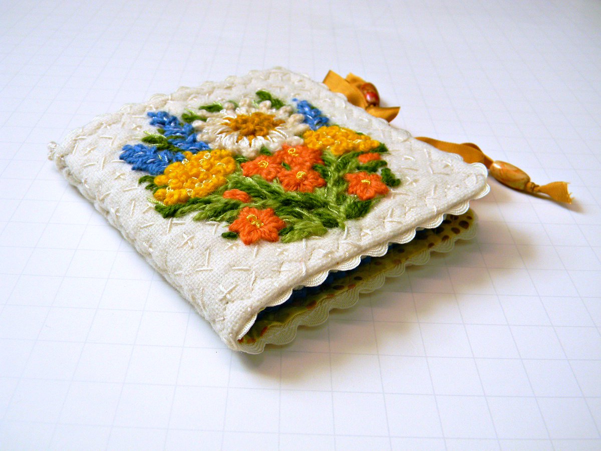 etsy.com/AllasOriginals… #crewelembroidery #needlebook #bluebonnetembroidery #tansyplant #daisiesflowers #colleaquegift #momgift #sewinggift