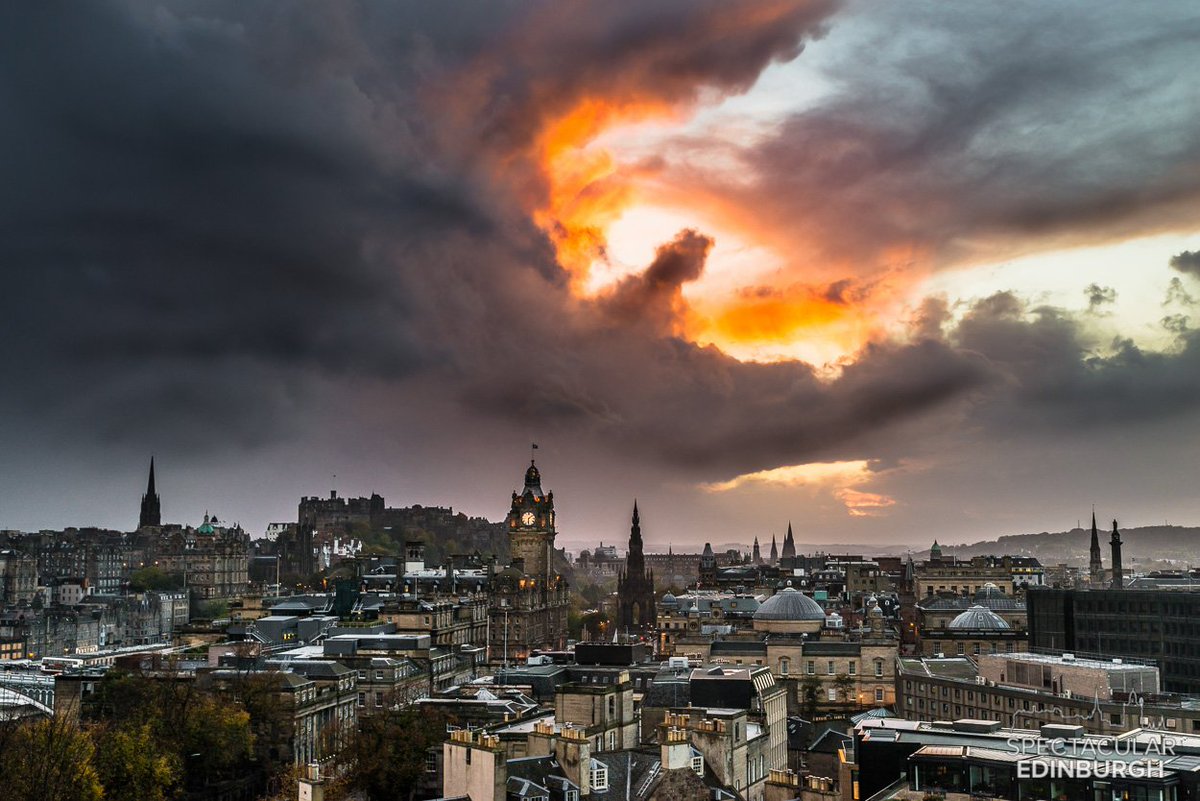 SpectacularEdin's tweet photo. Another one from a while ago- I'm not very religious but easy to see a 'Hand of God' here!

---
Tom 
https://t.co/fI2RenqsCV
Please share! https://t.co/6hoYllYXiw