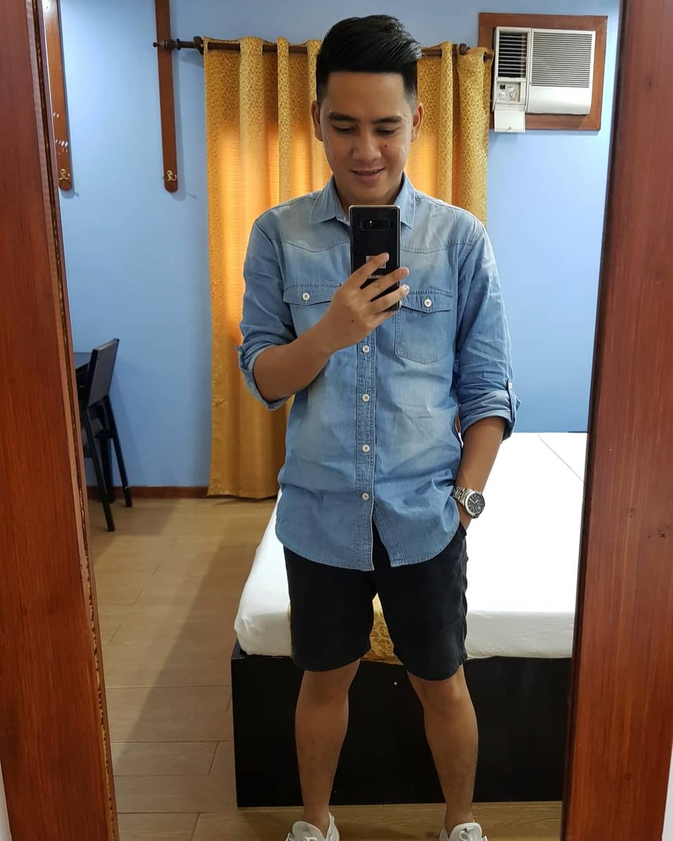 ChesterCorpuz08's tweet photo. atm. Vacation starts now 💙😄😴 #pahingamode https://t.co/MATyaB3Q5l