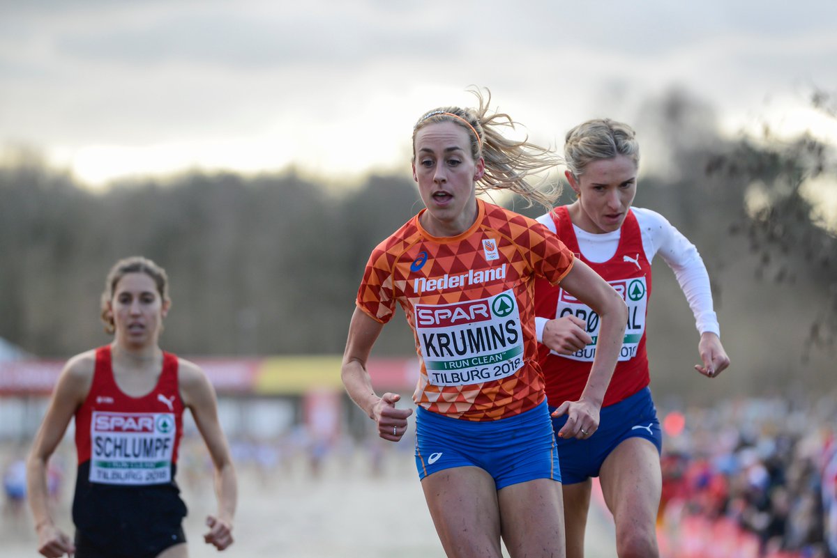tilburg2018's tweet photo. π§‘ | Can scoorde een unieke hattrick, terwijl de Nederlandse vrouwen een historische gouden teammedaille wonnen. Alle foto's van de vrouwen senioren race staan nu online op onze facebookpagina! #Tilburg2018 #CreatingCrossovers https://t.co/hDlKEdzPS1