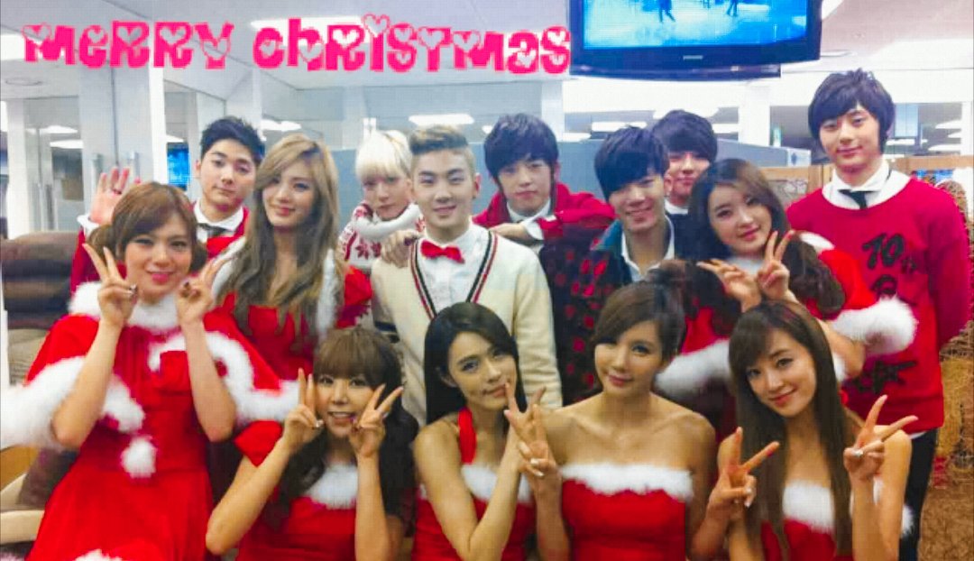 111223 백호 미투데이 
저는 지금 연습이끝나서 멤버들이랑 수다떨고있어용~ 여러분들은 지금쯤 꿈나라에계시겠죵?ㅠㅠ 좋은꿈꾸시고 내일 한파라는데 옷 따뜻하게 입으시고 감기조심하세요~~ 굳나잇!!!!!!!!!