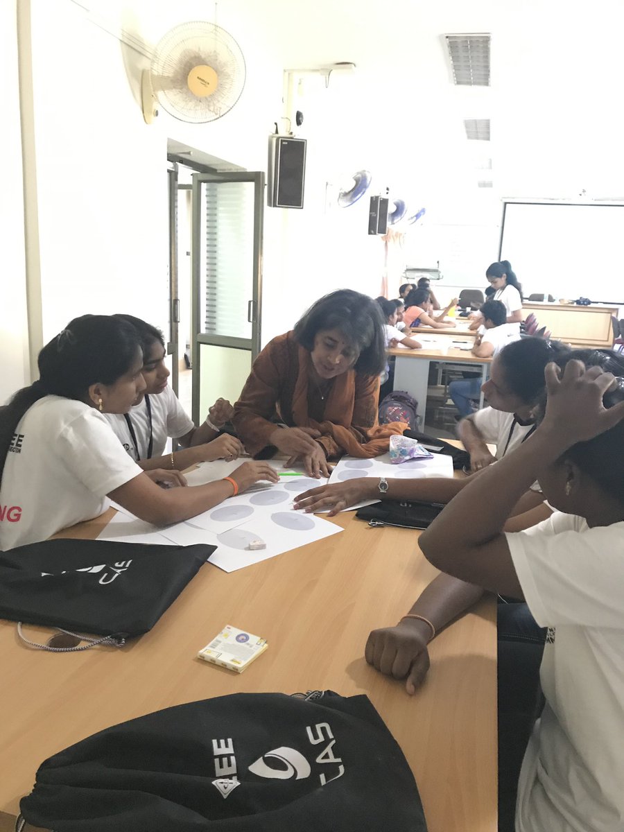 aparnakongot's tweet photo. Ending the year with another successful workshop on virtual technology for engineering students and young professionals! #ieee #VirtualReality #nitsuratkal #wit https://t.co/3zMhTu0Pl0