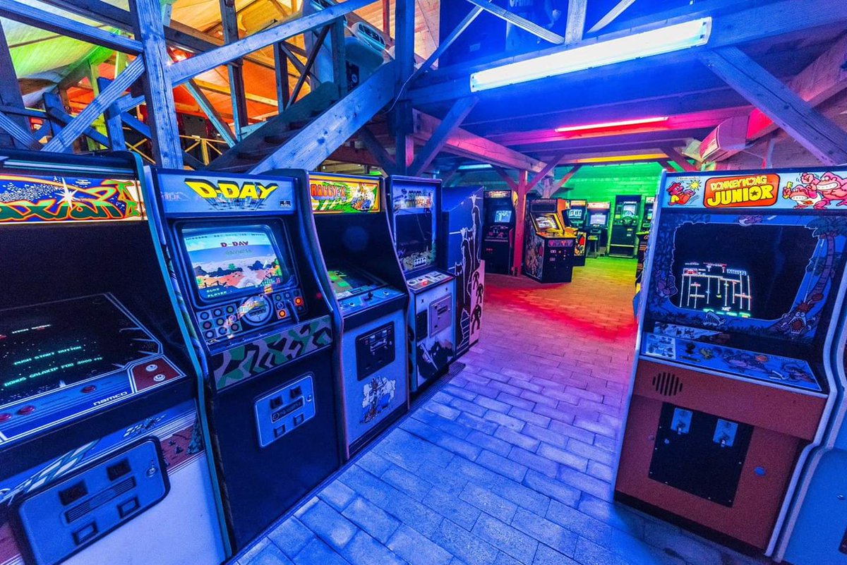 ArcadeHry's tweet photo. I dnes, poslední adventní neděli, máme pro Vás otevřeno. Tak si přijeďte s rodinou odpočinout od vánočního shonu. #arcadehry https://t.co/A1rrNBEaue