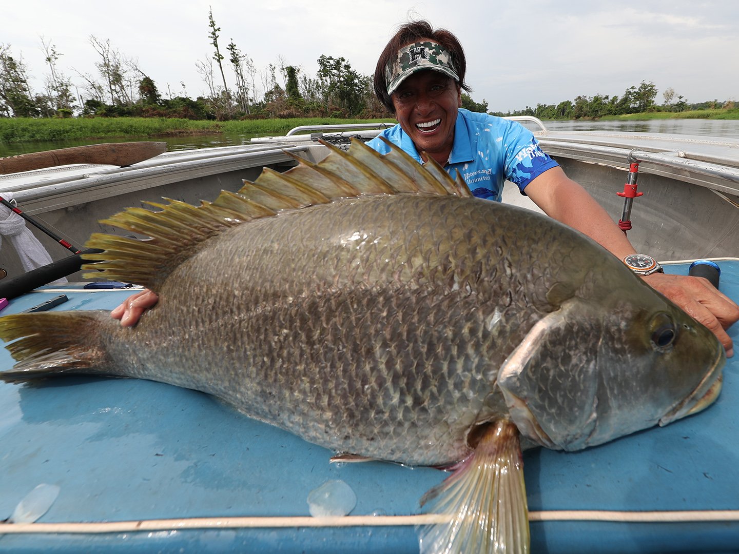 釣りビジョン 番組情報 世界最強の淡水魚 パプアンブラックバス 現地ガイドも驚愕する世界記録級の大物が現れる 魚種格闘技戦 2 村田基 放送は 1月3日 木 22時から 釣りビジョン 釣り 怪魚 海外釣行 T Co R0y8fkckpp
