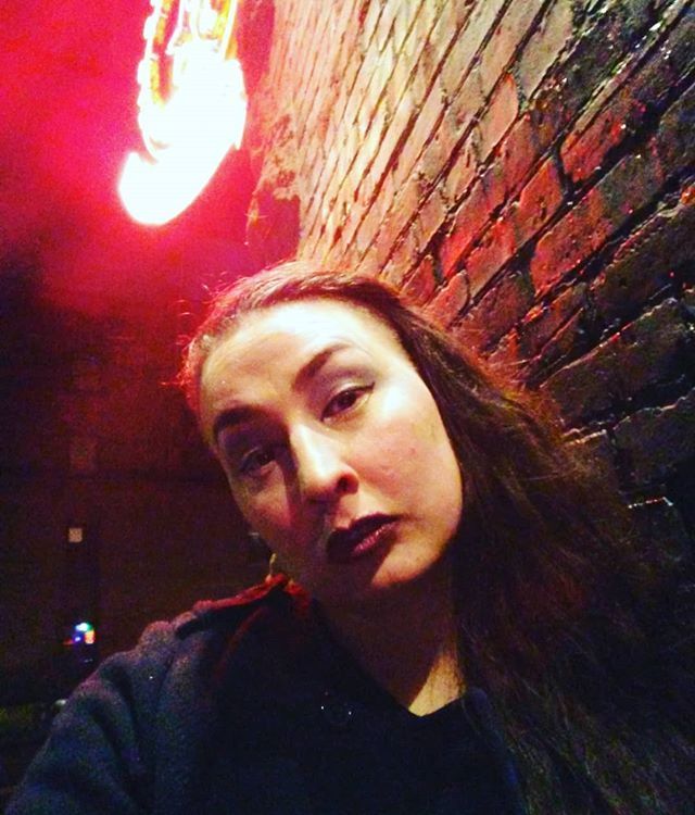 Waiting for my ride after my performance for the Palace Theater Fundraiser! 
#venueneedsanewsoundsystem #neondreams #itsraining #feelsfilmnoir #seabq bit.ly/2R9Oipj