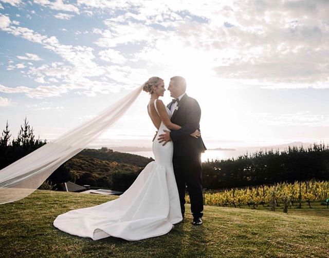 MyWeddingGuide's tweet photo. Congratulations to Hollywood actress Anna Hutchison and talent manager & film producer Mike Gillespie who recently wed at Mudbrick Vineyard on Waiheke Island ❤️
.
.
.
#MyWeddingGuide #CelebritySunday #CelebrityWeddings #AnnaHutchison #MikeGillespie #NZWe… https://t.co/FL72QS71HN https://t.co/wmzBaSPBi5
