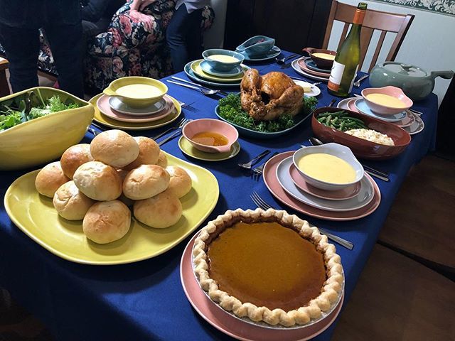 Itohiroko0314 アメリカの食器で七面鳥で 前倒しのクリスマスディナー 世界の食卓から 七面鳥の丸焼き アメリカのクリスマス ターキー ヴィンテージ食器 ラッセルライト Itohiroko0314 アメリカの食器で七面鳥で 前倒しのクリスマスディナー 世界の食卓から 七面鳥の丸焼き アメリカのクリスマス ターキー ヴィンテージ食器 ラッセルライト