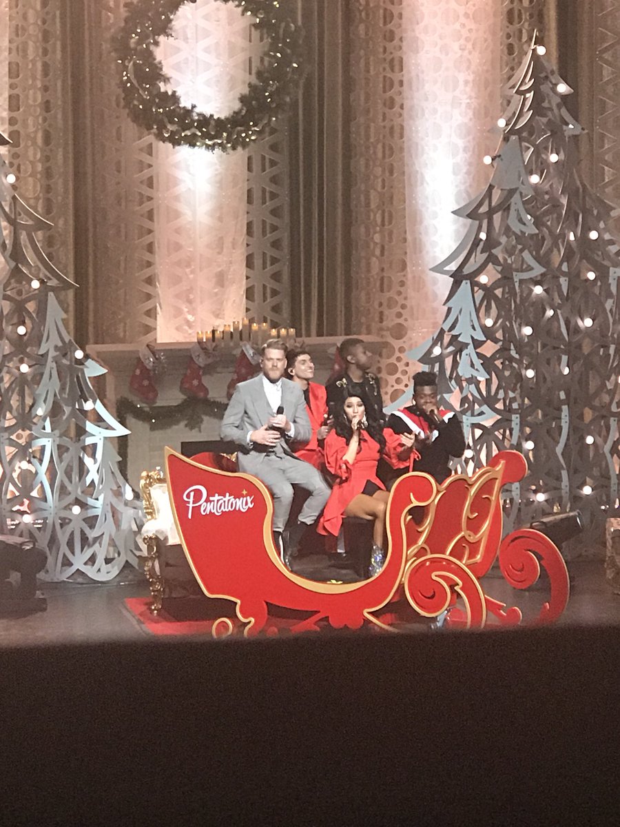 J199810's tweet photo. I’ve been a fan of @PTXofficial for three years and today was the first time I’ve been to one of their concerts. It was amazing and I saw my favorite song (Aha) performed live and almost cried. #PTXChristmasIsHereTour #PTXChrisrmasIsHereTourNYC https://t.co/Uzd3GWNdjU