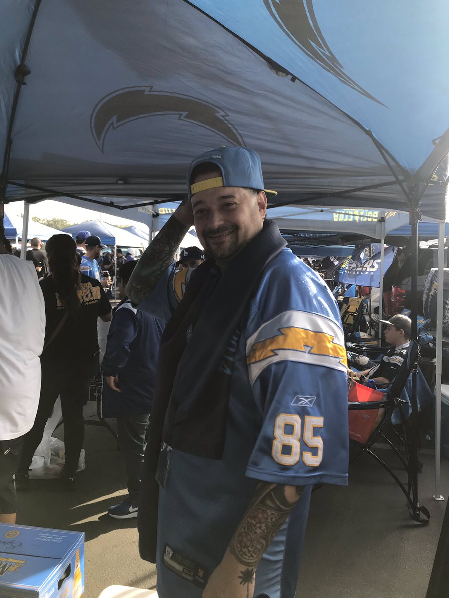diehardboltclub's tweet photo. #BoltRavens #fightforaplayoffwin #fightforfamily #fanunity #clubunity #sd2la #southerncalithunderalley #allday #fightforeachother #boltup https://t.co/iRrZ2jAJ35