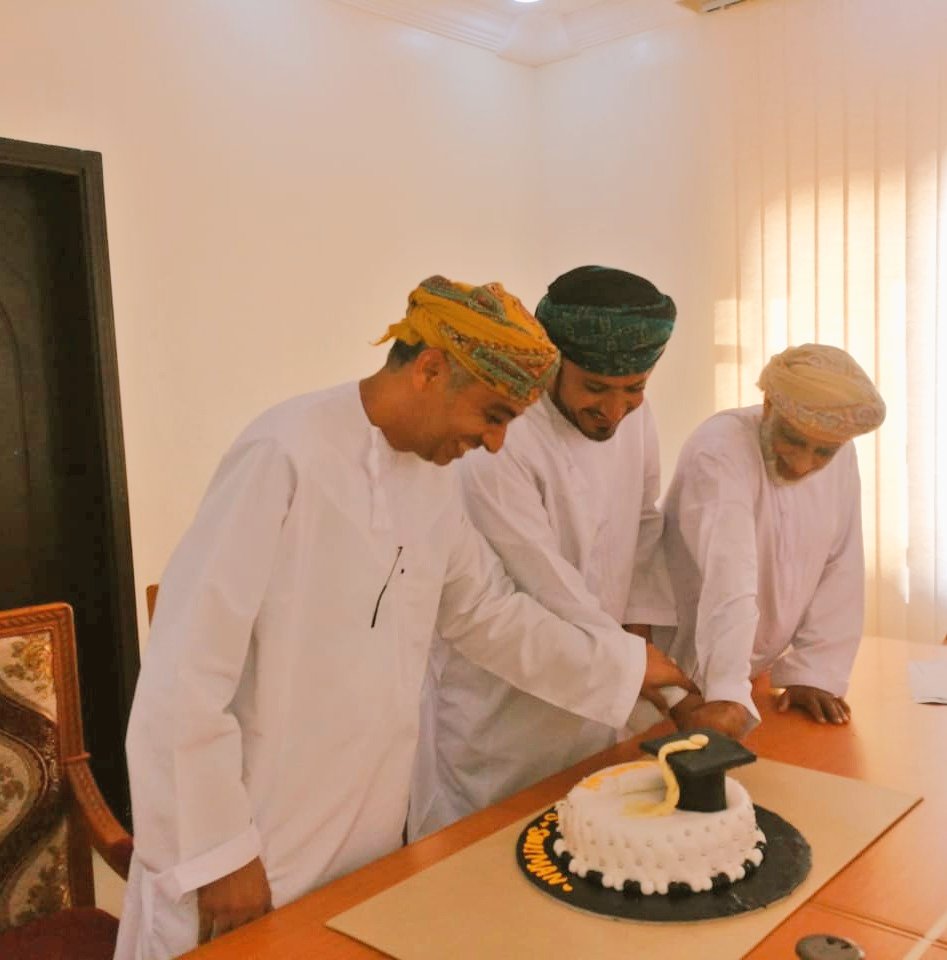 #بلديات_شمال_الشرقية تحتفل بالفاضل المهندس/سليمان بن حمد السنيدي المدير العام المساعد بالمديرية العامة للبلديات الاقليمية وموارد المياه بمحافظة شمال الشرقية لحصوله على شهادة الماجستير في إدارة الأعمال (الموارد البشرية).