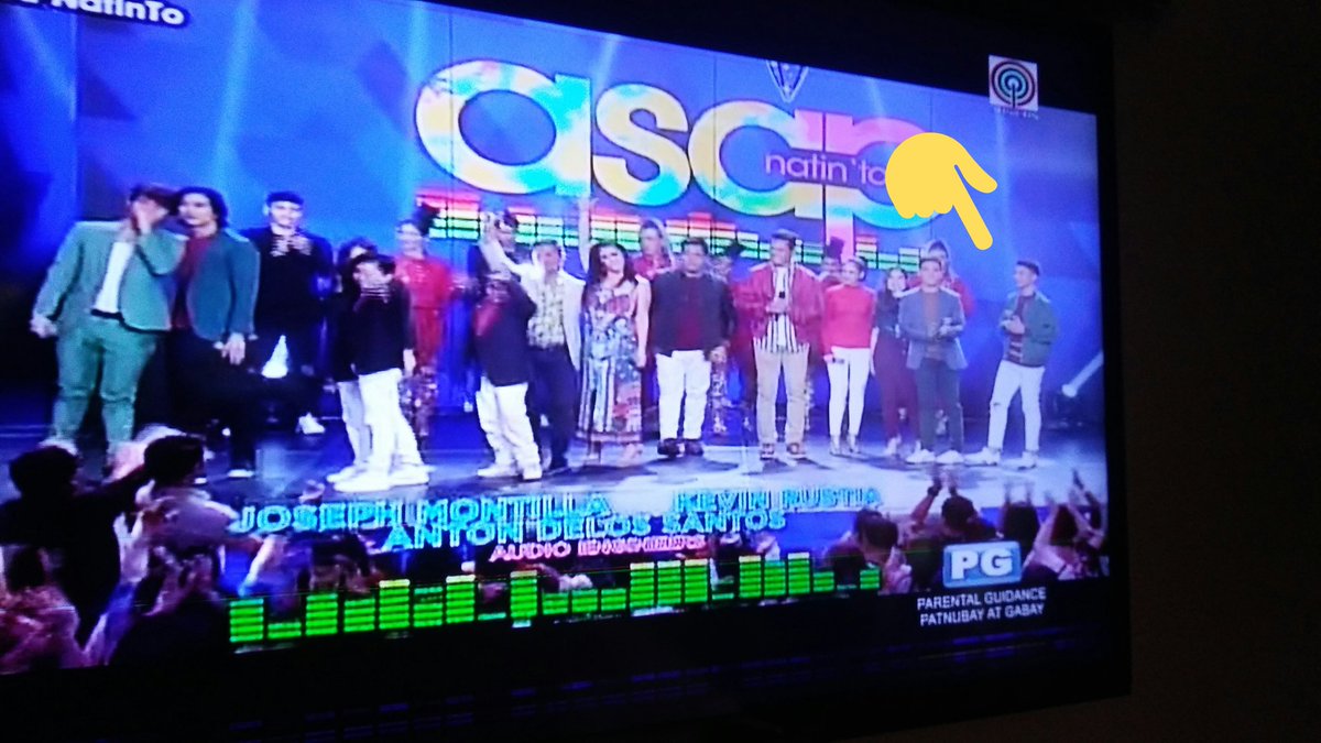 ReignEspanto24's tweet photo. How to find @Espanto2001 :
Hanap ka ng matangkad na laging magkahawak yung dalawang kamay sa dibdib.
Note: dahil matangkad, it's either nasa gilid or nasa likod. Hahahaha!
#ASAPartyWithDARREN https://t.co/DjOnmJn4xG