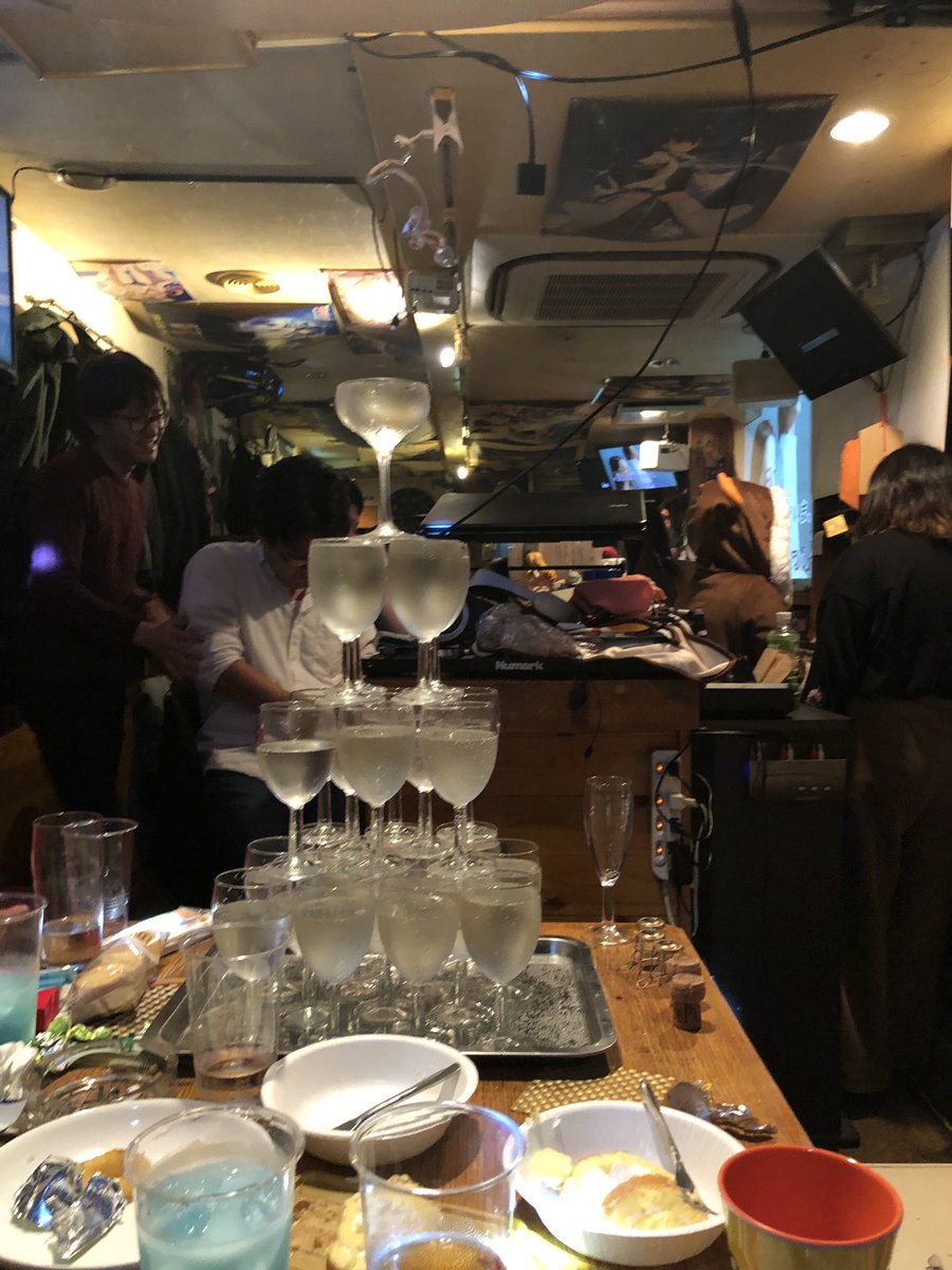 DJ_YuTO_charamu's tweet image. 遅くなりました！
皆さんサブステにご来場ありがとうございました！
終始楽しいイベントで満足しておりますwww
次回サブステも盛り上げますのでご来場をお願いします！
レイヤーさんとチェキも撮れたし幸せだった、、、
集合写真貼っときますね！！
#サブステ
#SUBSTA
#中洲
#BBB