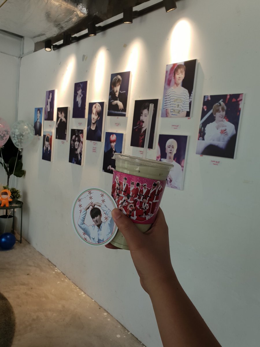 music_siewleng's tweet photo. Glad to be able to drop by at Seventeen's cafe event:)
Thankyou @526degrees for organising this event^^
#526XMAS https://t.co/cpHbcylUmq