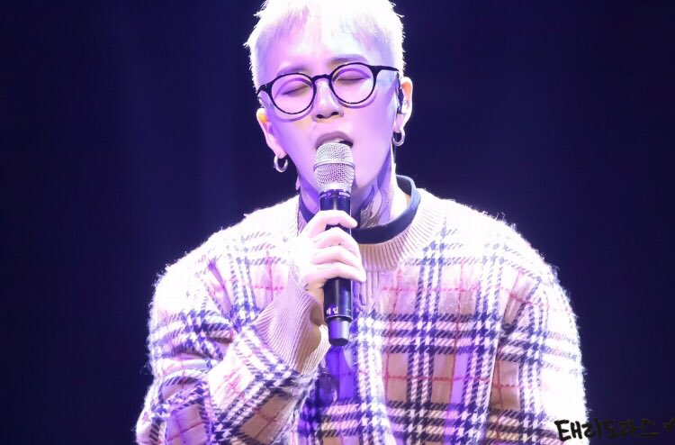 BB_dolaseu's tweet photo. 181222 TALE20
오랜만이에요~~탤오빠😢💗
오빠 목소리가 제일 좋아ㅠㅠㅠㅠㅠㅠ
#태일 #TAEIL #TAEL20 #블락비 
@BB_taeil https://t.co/onHYvXoHy9