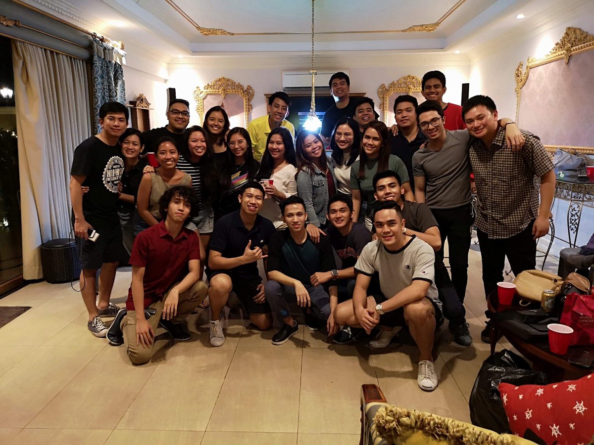 stantarce's tweet photo. Highschool never ends 💯 https://t.co/117Q2XX0X4