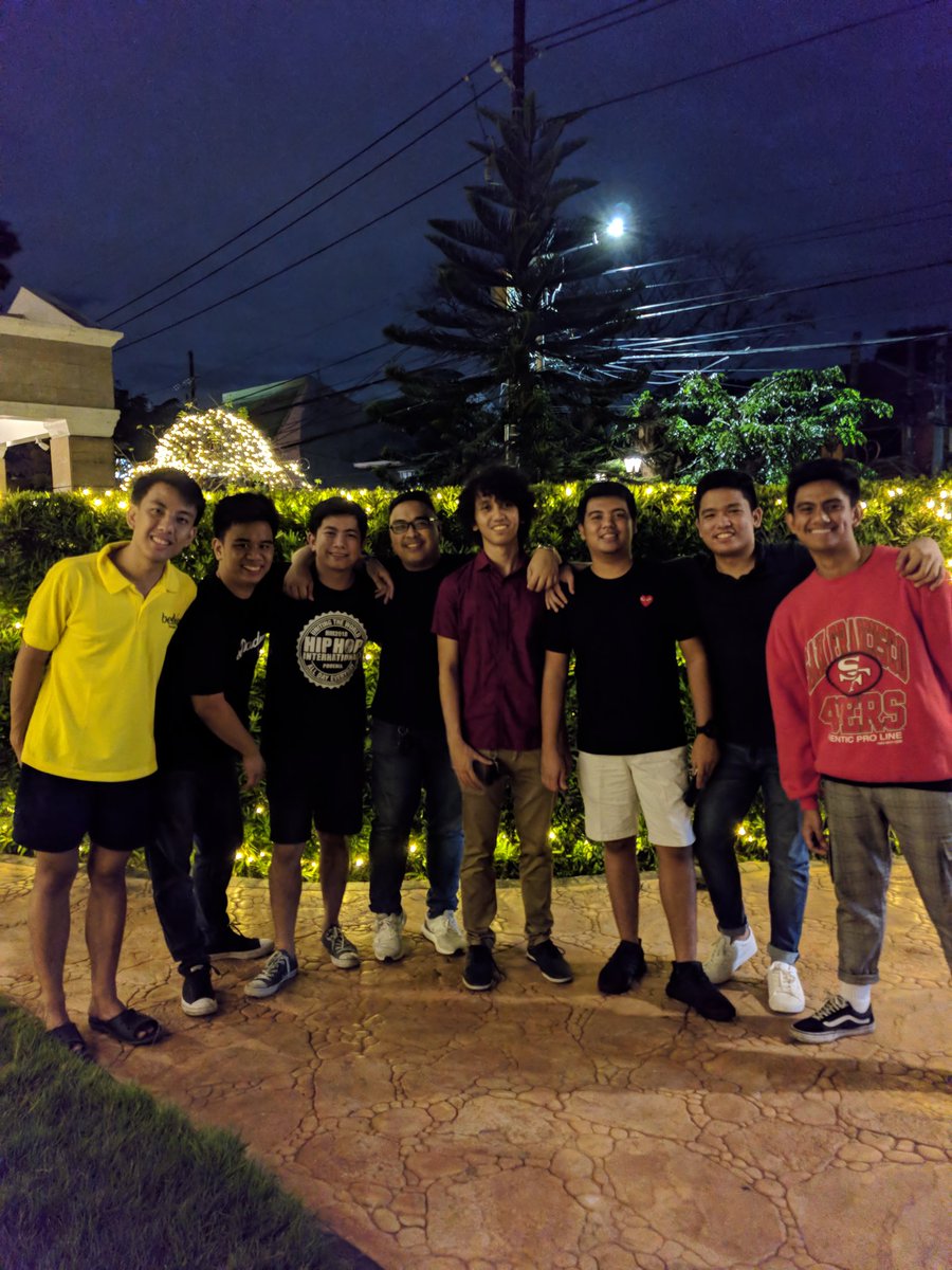stantarce's tweet photo. Highschool never ends 💯 https://t.co/117Q2XX0X4