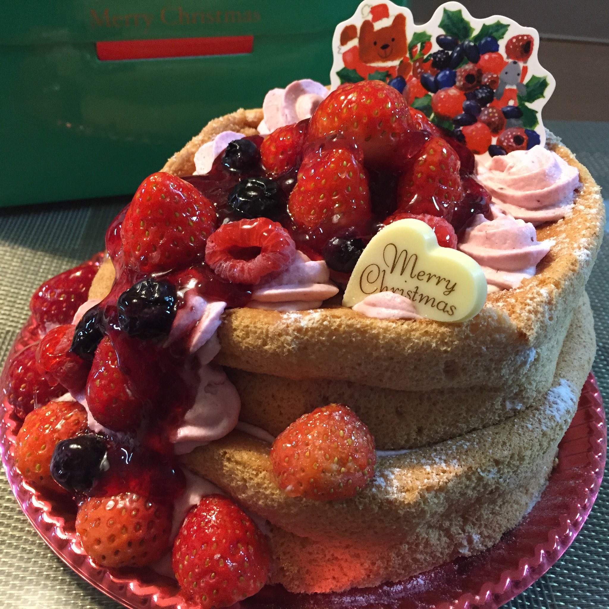 こま 今日はクリパだよ 当初の希望通りのケーキでウッキウキ クリスマスケーキ もりもと T Co 0pay1yl6sj Twitter