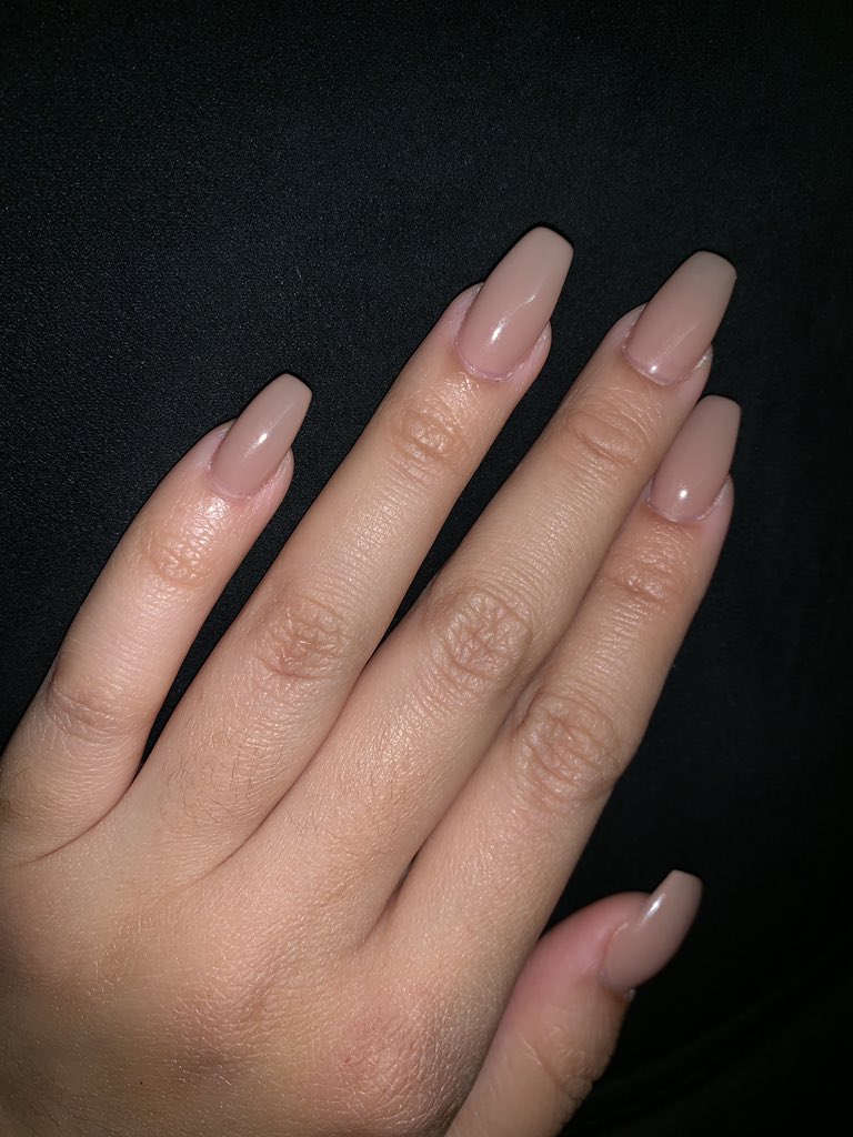 losa43's tweet image. My girls at Lily’s salon hooked me up reo good! Dey was over booked n packed but Dey was able to see me n took me in before da others. I feel so loved at da salon hahaha😌💅🏽 #NeutralColor #ClassyButSassy