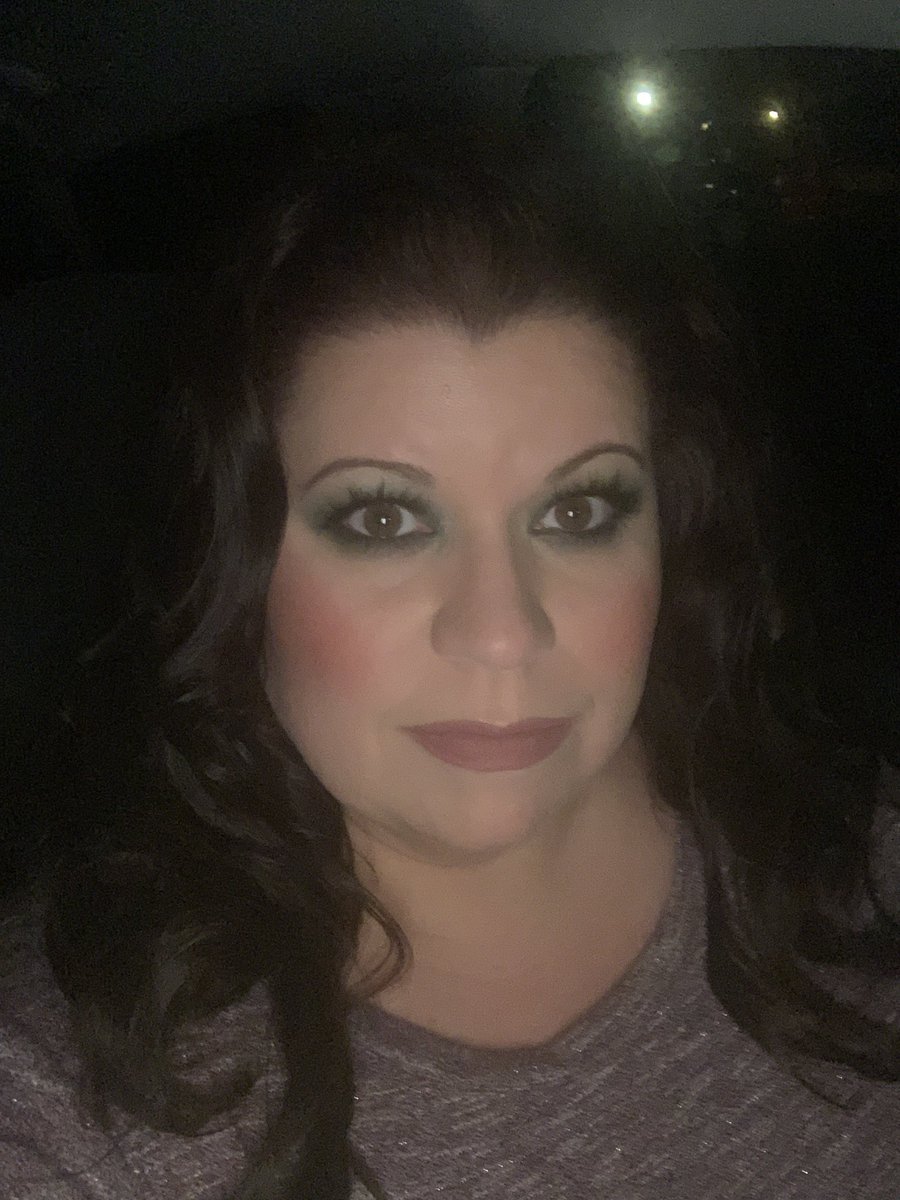 Deebelle1's tweet image. Anyone who says @Jaclynhill’s #VaultCollection’s Dark Magic palette sucks obviously has an issue with Jaclyn herself. I went full out with those greens &amp;amp; only used a @Maybelline concealer for an eye look that lasted 12 hours!