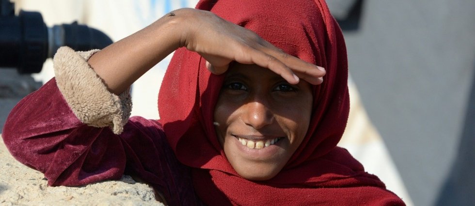 caroline101985's tweet photo. Dans son camp de déplacés du nord de l'Irak, Mareb rêve son avenir en grand. Mais chaque matin, quand ses amis partent à l'école, la fillette de sept ans ne peut se joindre à eux.

#Irak 
#droitsdelhomme 
#enfants 

https://t.co/cpp36VpYZJ https://t.co/kRWd7x9Yse