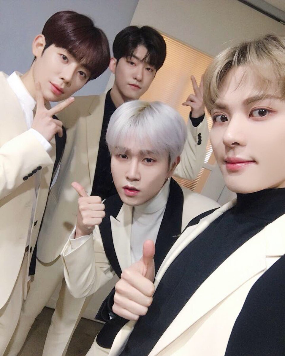 real_VOISPER's tweet photo. 오늘 밤 10시, 104.5Mhz EBS 라디오 <청소년소통프로젝트 경청>에 보이스퍼가 함께 합니다!
보이스퍼와 함께하는 크리스마스 라이브 🎄🎶
반디 APP으로도 청취할 수 있으니 '경청' 채널 고정!📻
⠀
#보이스퍼 #vosiper #Wishes #Goodbye_to_Goodbye #EBS #라디오 #DJ청하 #경청 https://t.co/fPEJF6gdck