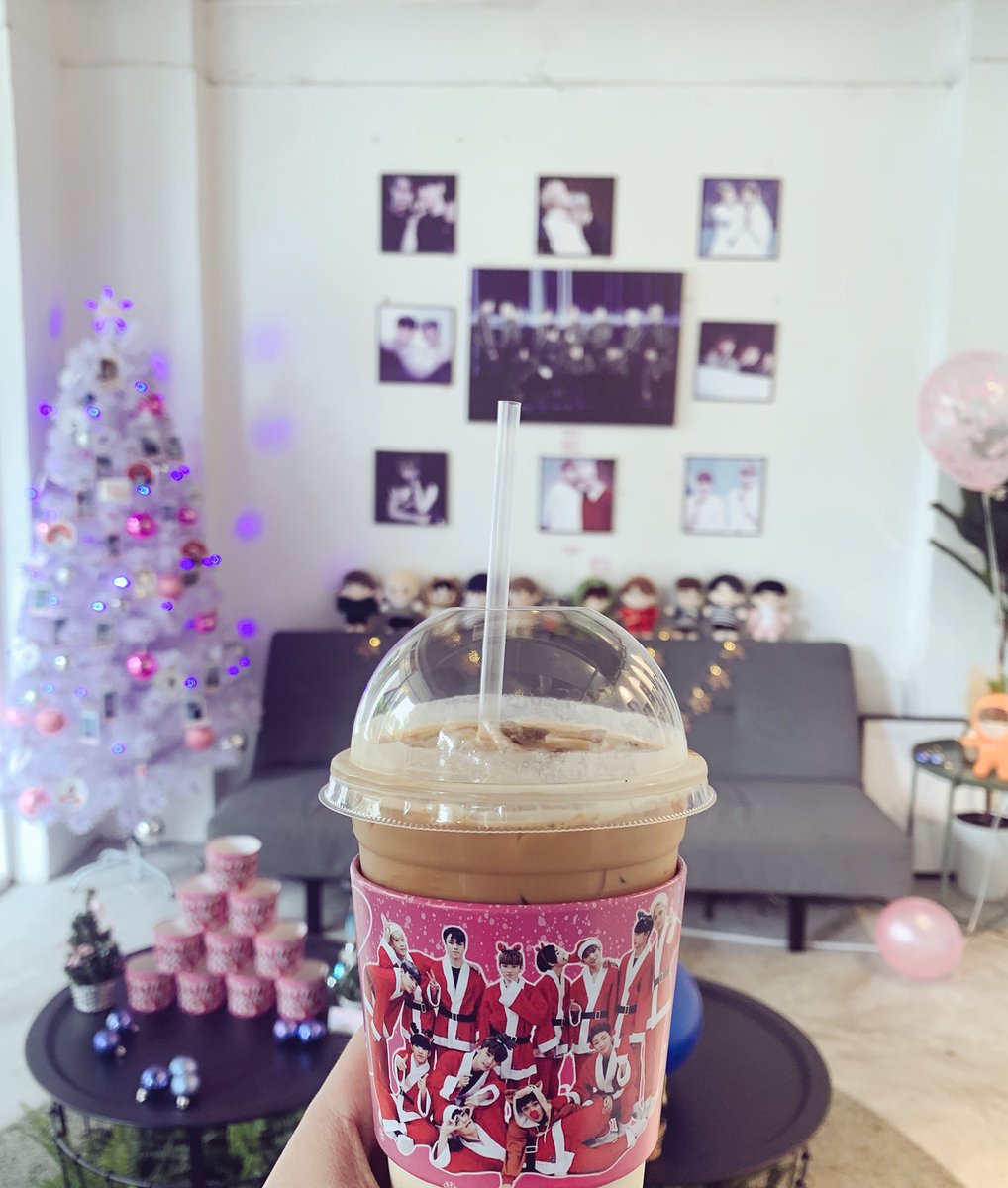 unloyalpeach's tweet photo. Thank you @526degrees for hosting xmas with svt this year! 💙
#526XMAS ❄️ https://t.co/Wg6vrfHYjf