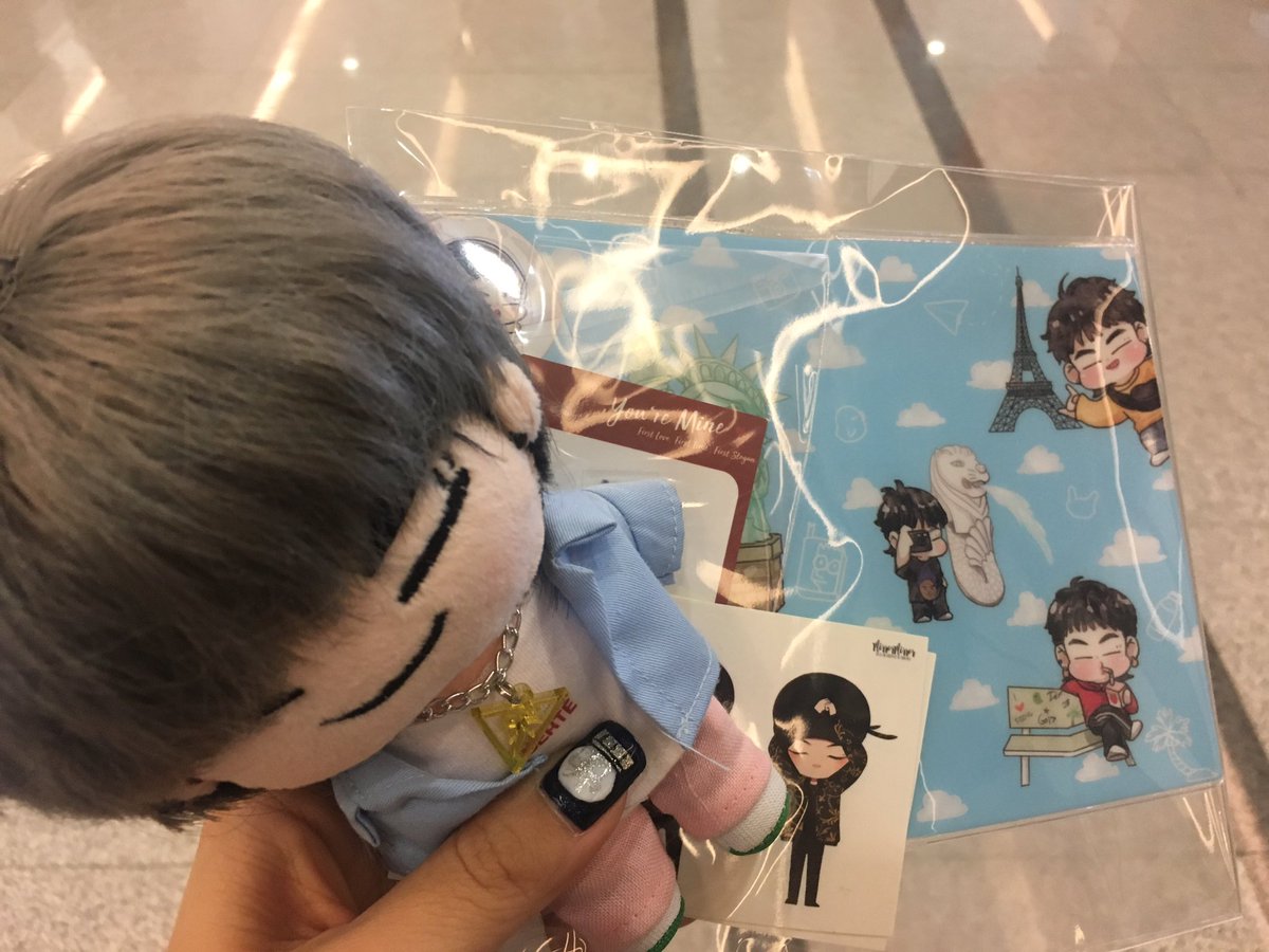 pangu_jc's tweet photo. Passport case so cute 😳💜🌴@mirror0106 https://t.co/0aM0ayOXqi