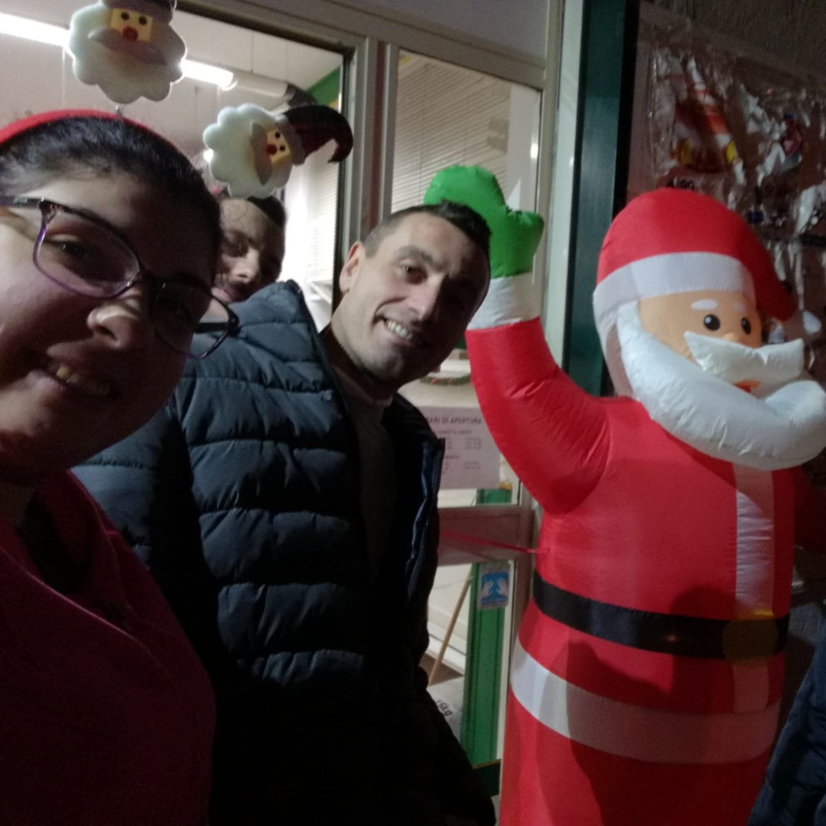 MarioApolito's tweet photo. Lo Staff @DiMeglioCilento
augura BUONE FESTE a tutti gli Amici,
e ricorda che oggi, 23 dicembre, il #supermercato
resterà regolarmente aperto.
https://t.co/9746Ee5Mqe https://t.co/4IByv64GwK