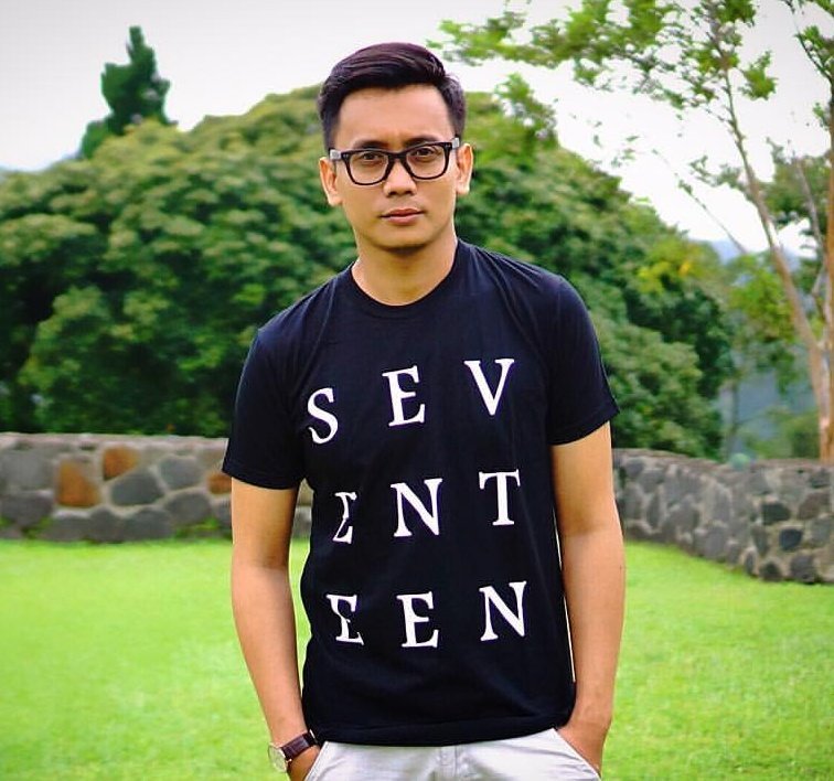 SeventeenBand's tweet photo. Salah satu personil kami @bani_seventeen dan Road Manager kami @okiwija menjadi korban meninggal dunia pada  tsunami Selat Sunda.

Mohon ikhlasnya untuk orang-orang tersayang dr mas Bani &amp; mas Oki.

#SeventeenBand #PrayForSelatSunda
#prayforanyer 
#PrayForBanten 
#prayforlampung https://t.co/rjsFP86ljB
