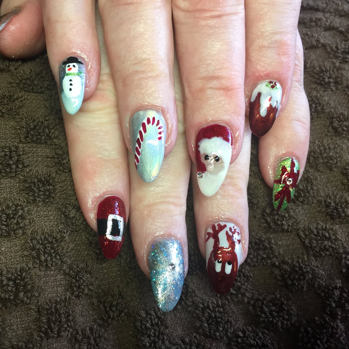 Festive hand painted nails #acrylicnails #handpaintednails #nailart