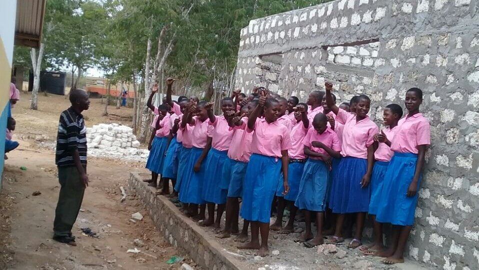 MagicOxygen's tweet photo. The Magic Oxygen Literary Prize continues to build schools &amp; plant trees in impoverished areas of Kenya #MOLP https://t.co/IhQyeDx4Yj https://t.co/Lw9RuS5ACc
