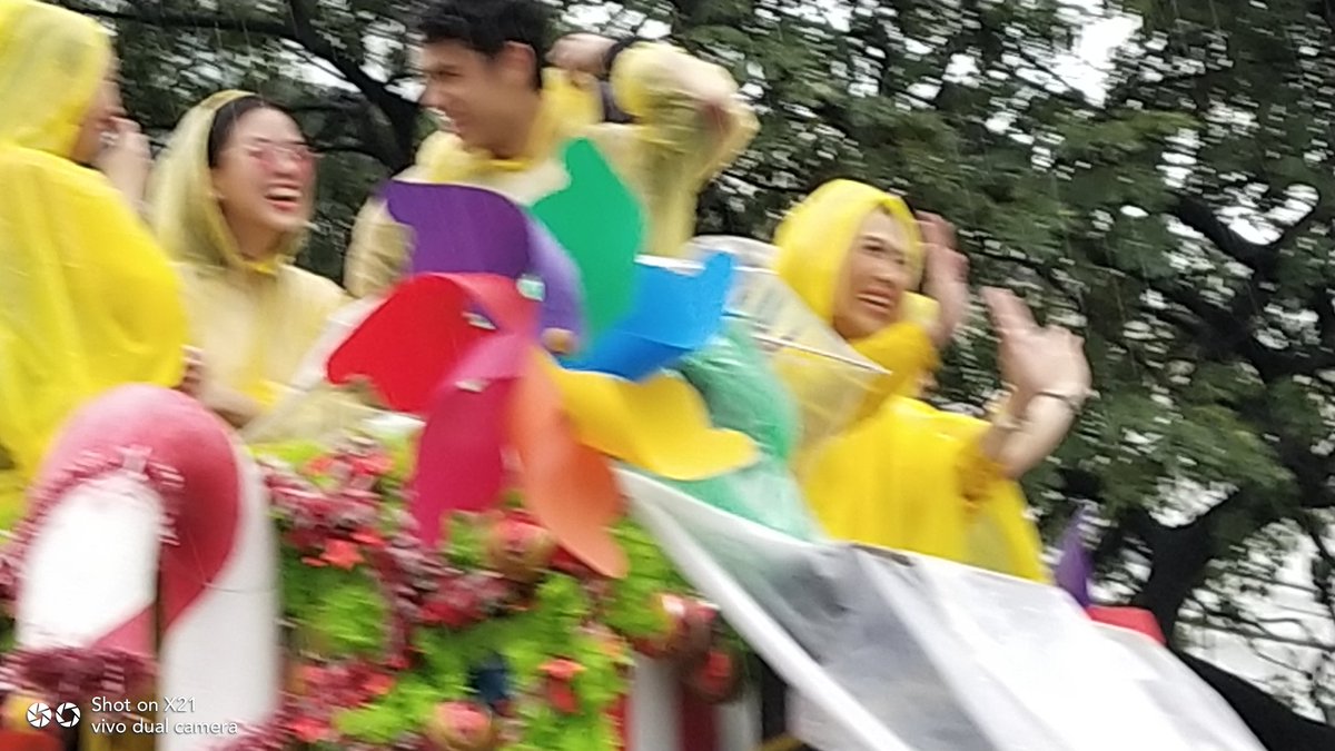 carrie_delavin's tweet photo. All cast of fantastica they are all excited &amp; happy &amp; enjoying the moment with all smile while they take a ride at the float thank you to all the supporters who attend the mmff parade .&amp; God Bless !😘💚💋💖💞💜💙💕💗💓❤💋💖 https://t.co/WSMmjT68KT