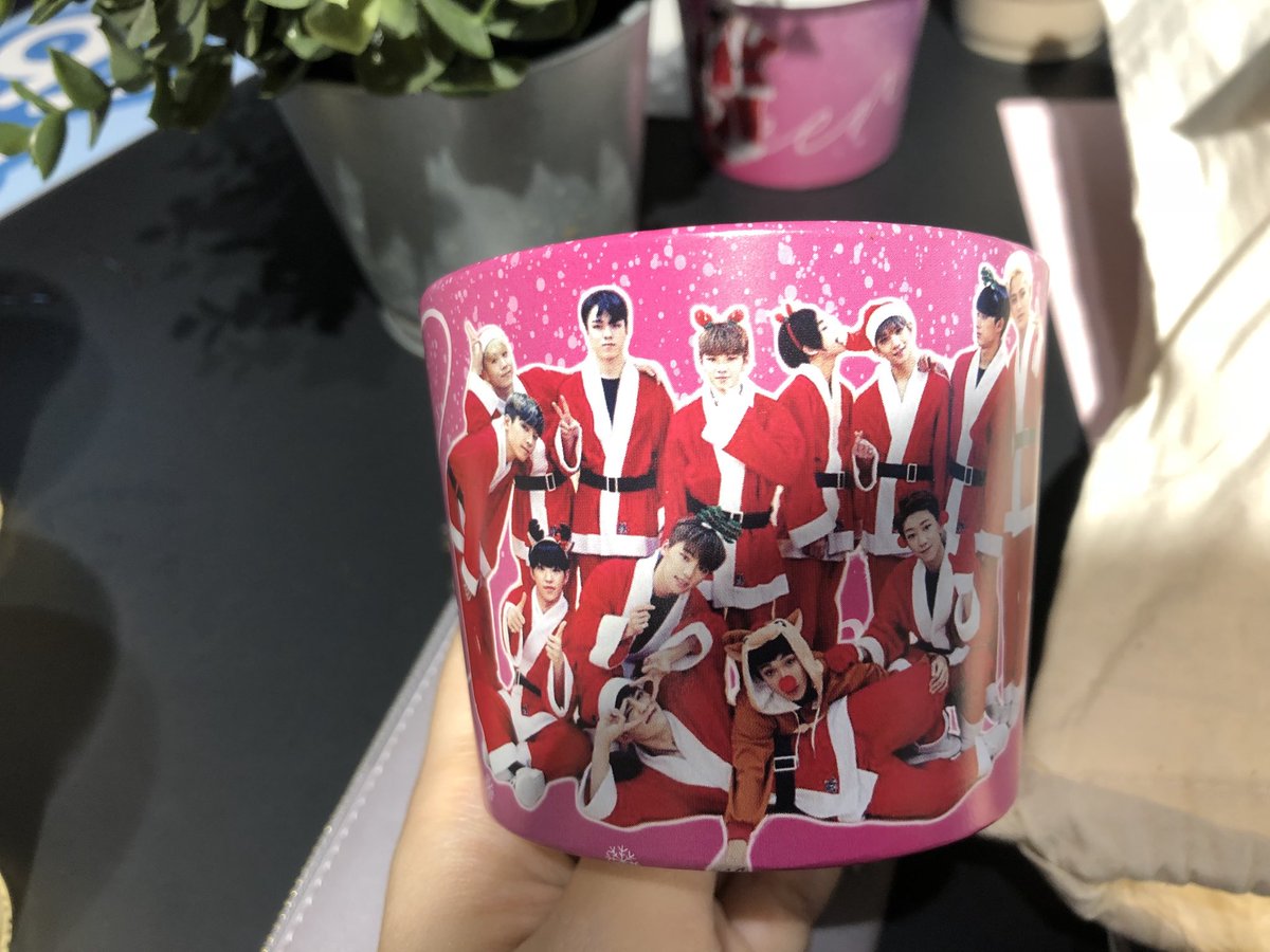 teethingpup's tweet photo. Having a nice pre-Christmas with @wqTRYx @WinterxSakura at #526XMAS Happy to be surrounded by all Seventeen things ✨ https://t.co/FePoy4H3GL