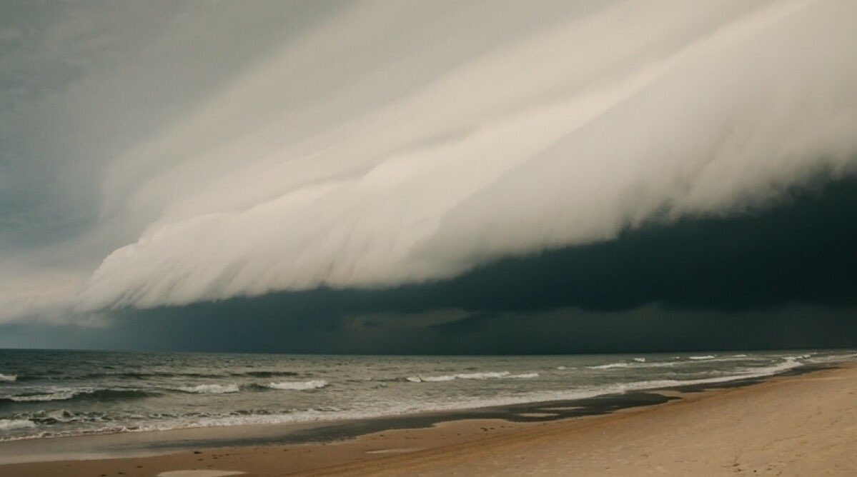 Bel #arcus progressant près de l'île #Bribie au nord de #Brisbane en #Australie, ce 22 décembre. Photo par kateryna galiczkaya via WEATHER/ METEO WORLD