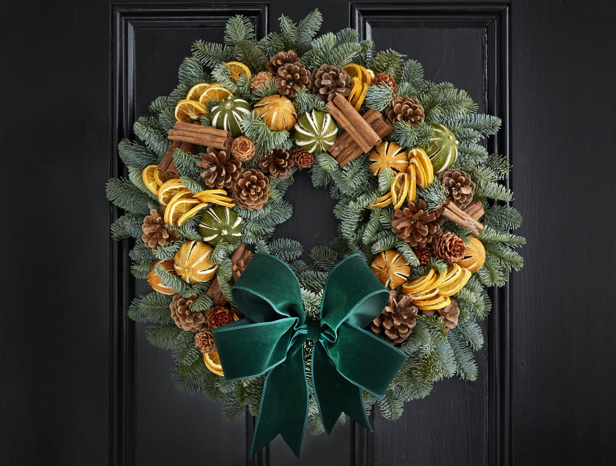 Day 11 of the #JanePacker12DaysofChristmas and we are encouraging you to fill your home with festive fragrances. Find out more by visiting us on Facebook: facebook.com/JanePackerFlow…