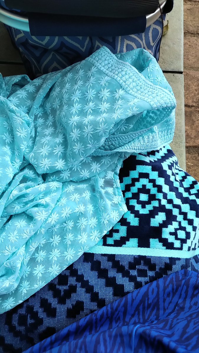 sindivanzyl's tweet photo. #MatchyMatchy with my cooler bag, swimming dress, and towel #MammyBlue https://t.co/v94GtgIZ2Y