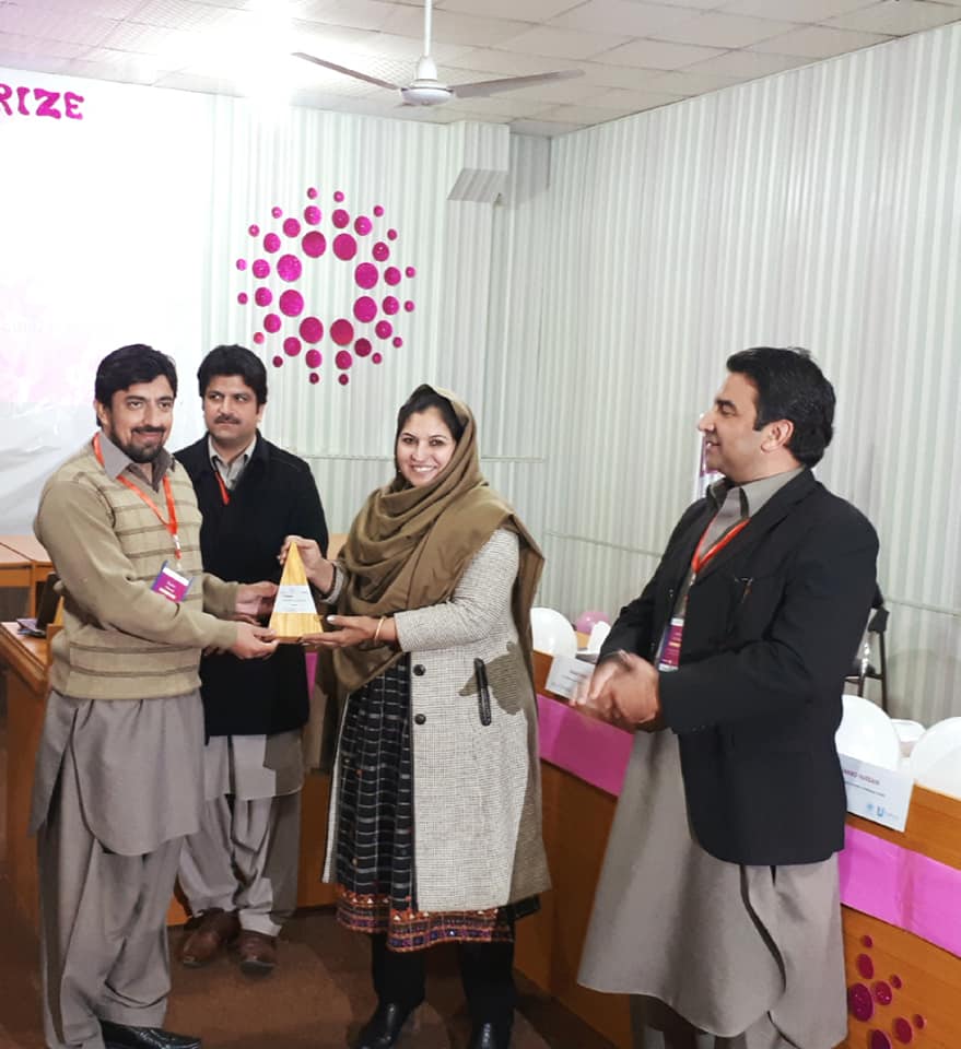HPUOM1's tweet photo. Random Glimpses of the Shields and certificate Distribution among judges and organizers on the occasion of HULT Prize oncampus final at university of malakand 
#changemakers #impact #forusbyus #youth #hp19  #hpuom https://t.co/mno9umlmxm