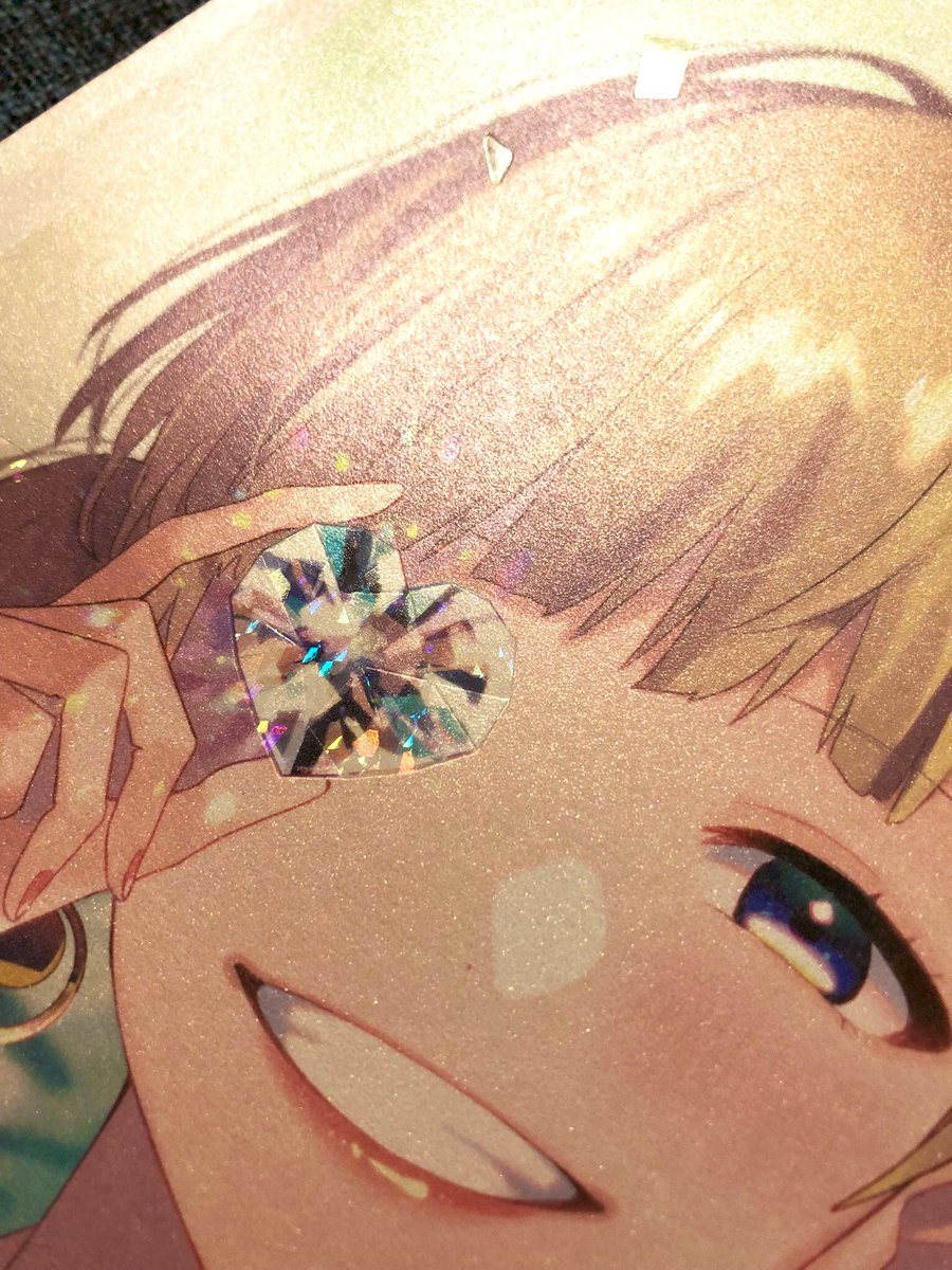 「冬コミ新刊サンプル届いた!表紙はキラキラする紙で、且つ箔押しキラキラです!?? 」|モゲラッタのイラスト