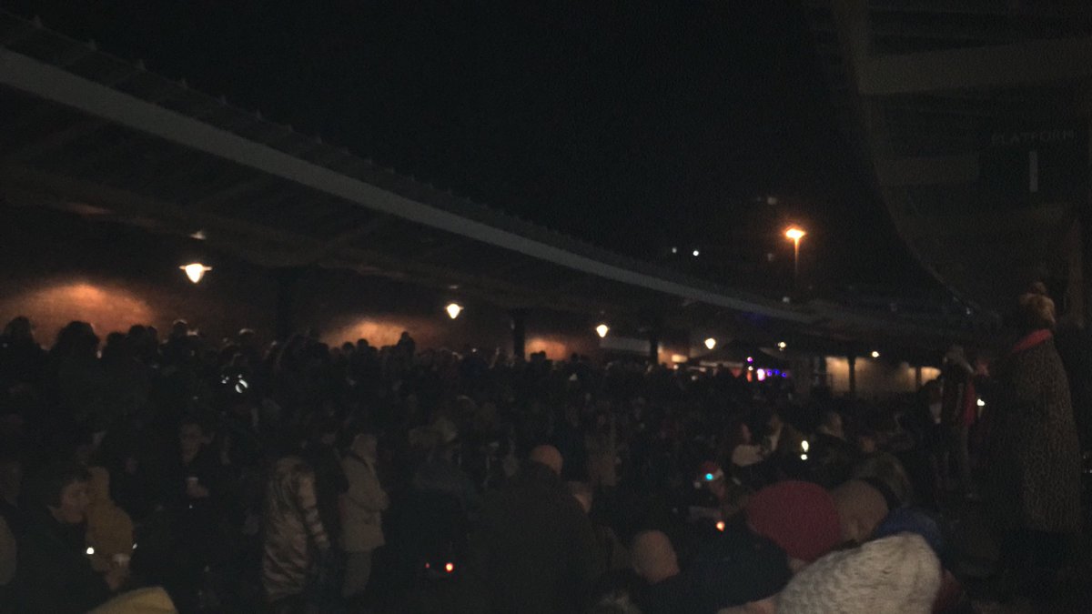BinaCommon's tweet photo. What an amazing community feeling last night on the harbour arm! https://t.co/y5vVfI3Zng