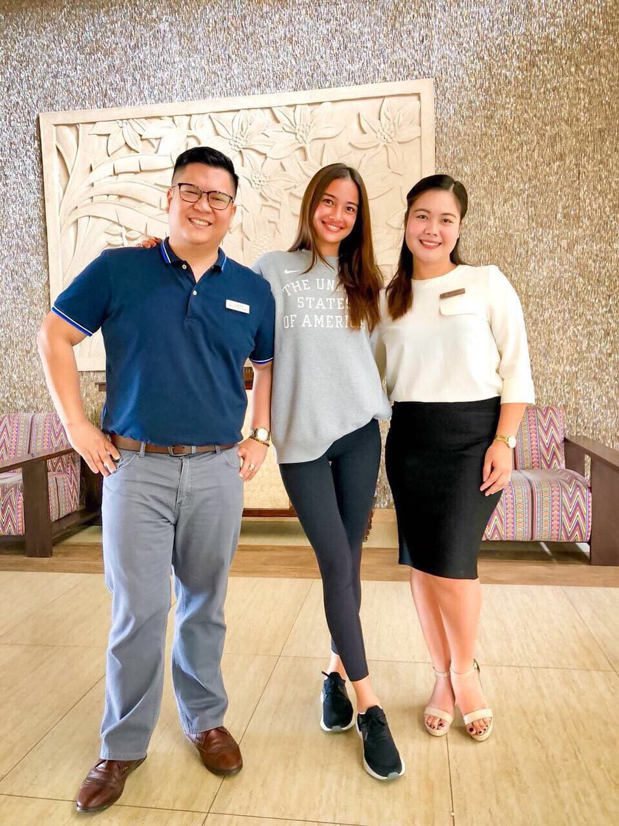 BellevueResort's tweet photo. The Bellevue Resort's Executive Assistant Manager, Nigel Ebba and Duty Manager, Rechelin Maghamil send off the first-ever Filipina to walk the Victoria's Secret Fashion Show runway, the gorgeous Kelsey Merritt!
#BellevueBohol #AngelinParadise #holidays #VictoriasSecret https://t.co/PRLuSNcGVZ