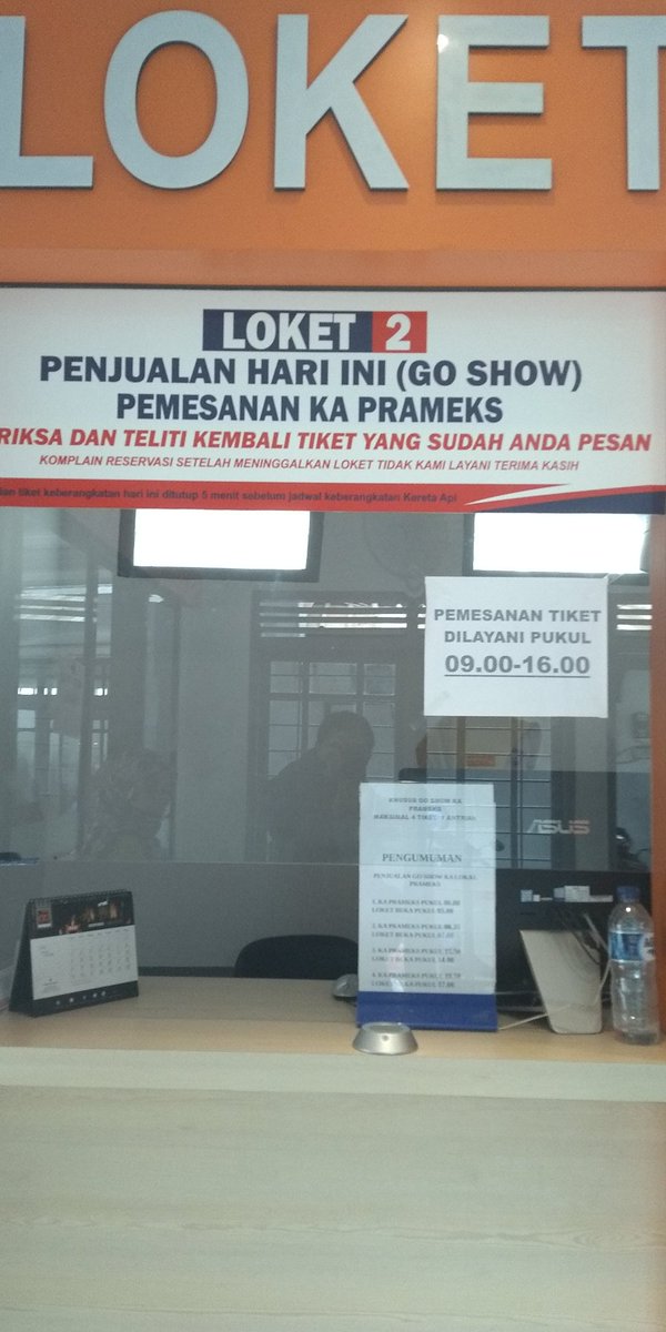 puguhr's tweet photo. @kai121 loket an. Lestian. belum jam 1600 sudah close https://t.co/eOvm4ZJ6PY